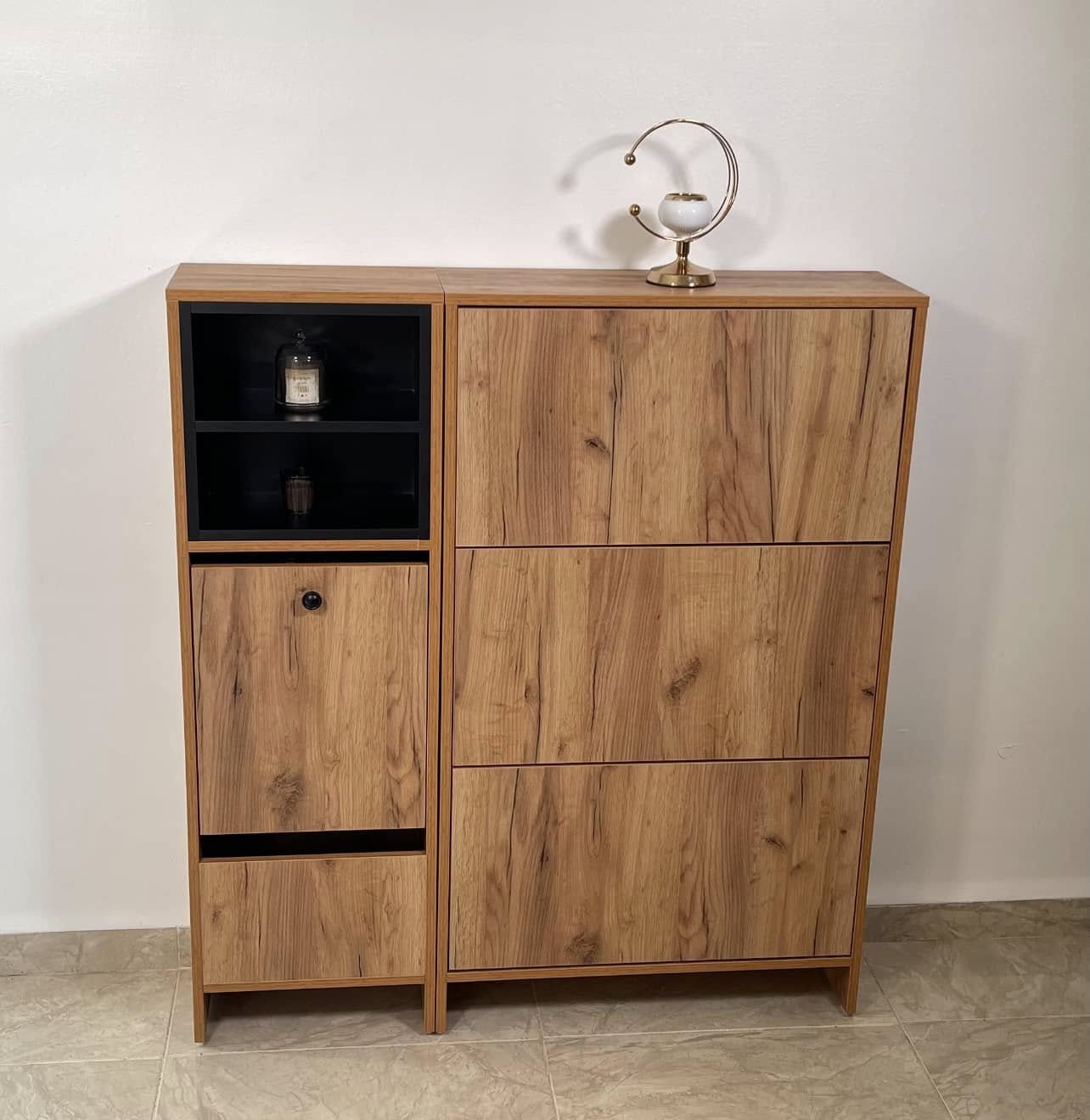 Porte chaussures moderne avec une chaise